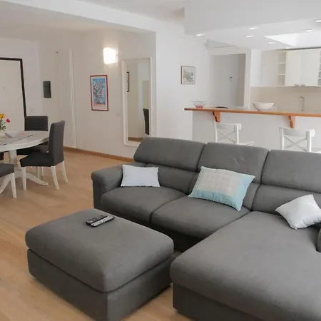 The Sunny House Apartment