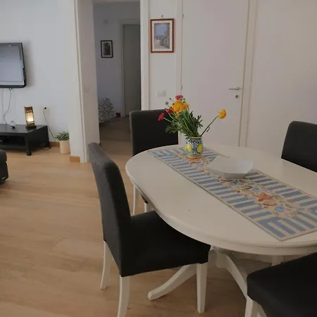 The Sunny House Apartment